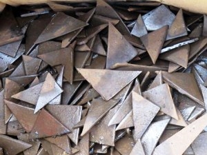 Xe làm rơi kim loại ở sân bay Uy hiếp an toàn hàng không